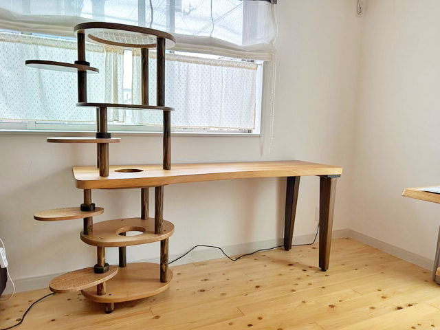 オーダー家具：キャツトタワー付き・カウンターテーブル