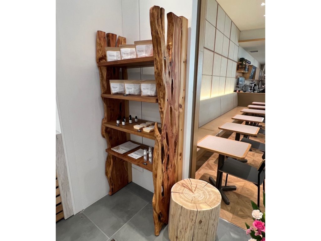 オーダー家具：ディスプレイ棚