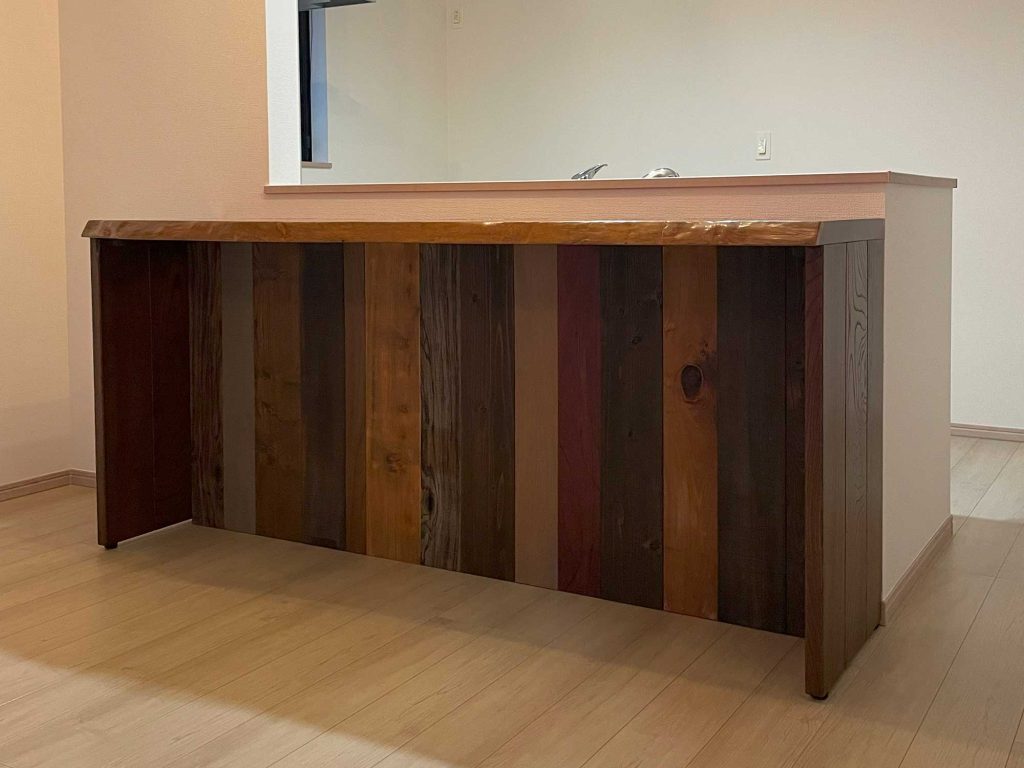 オーダー家具：バーカウンター風（黒檀の入った腰板）