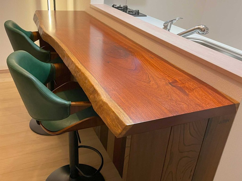 オーダー家具：花梨の一枚板バーカウンター風