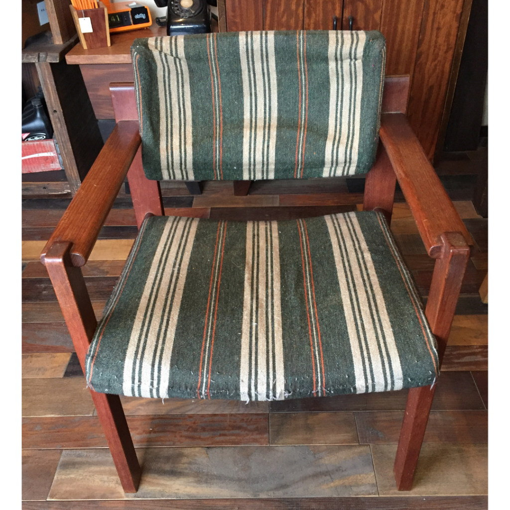 リフォーム・椅子(再生塗装・座面張替え):Before