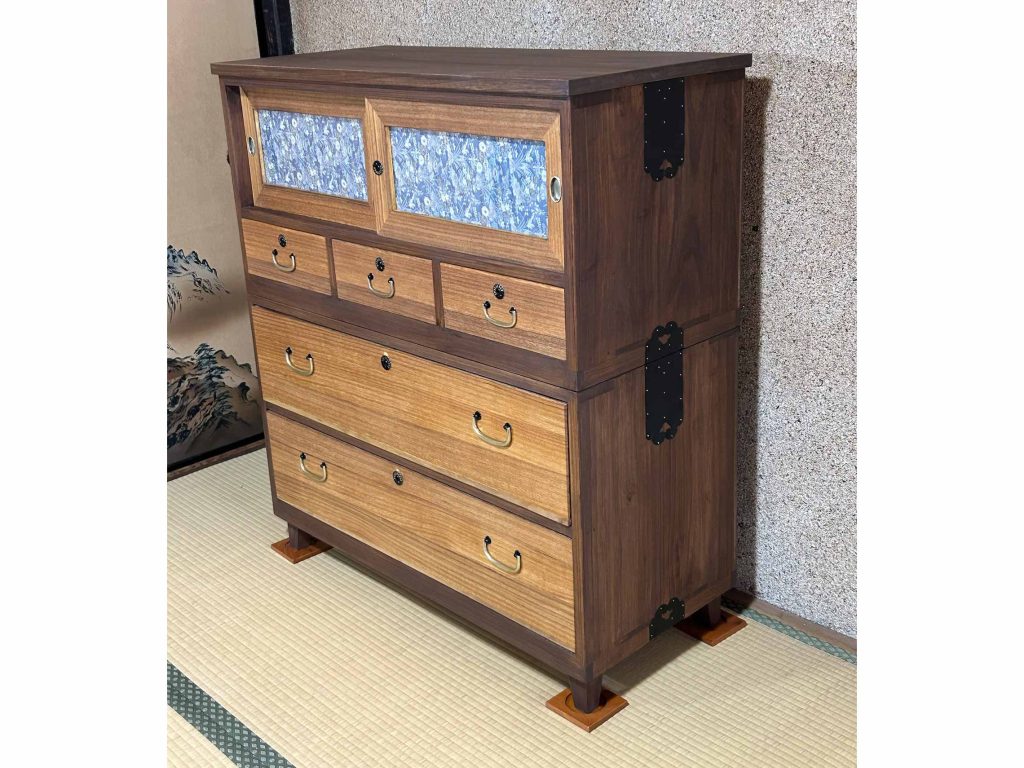 リメイク・三段重の桐ダンスから桐ダンスと着物の引き戸：After