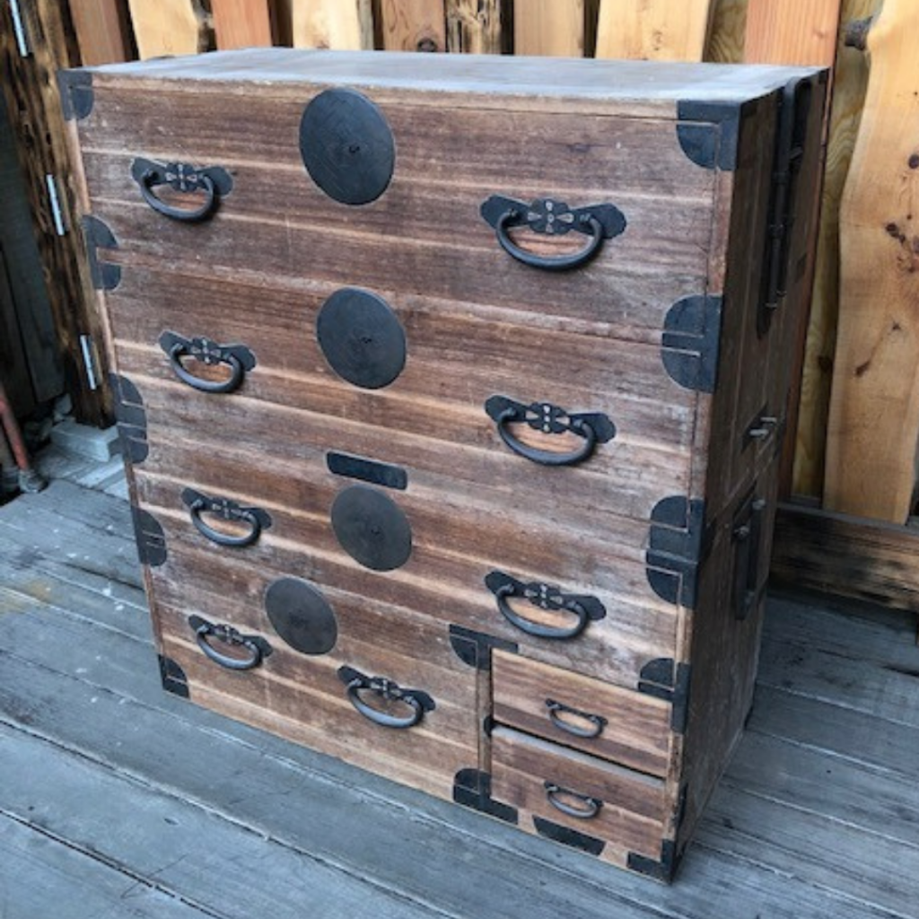 リメイク・二段重ねの桐ダンス：Before