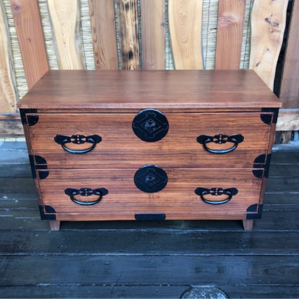 リメイク・二段重ねの桐ダンスから1段ずつのキャビネット（1つ目）：After