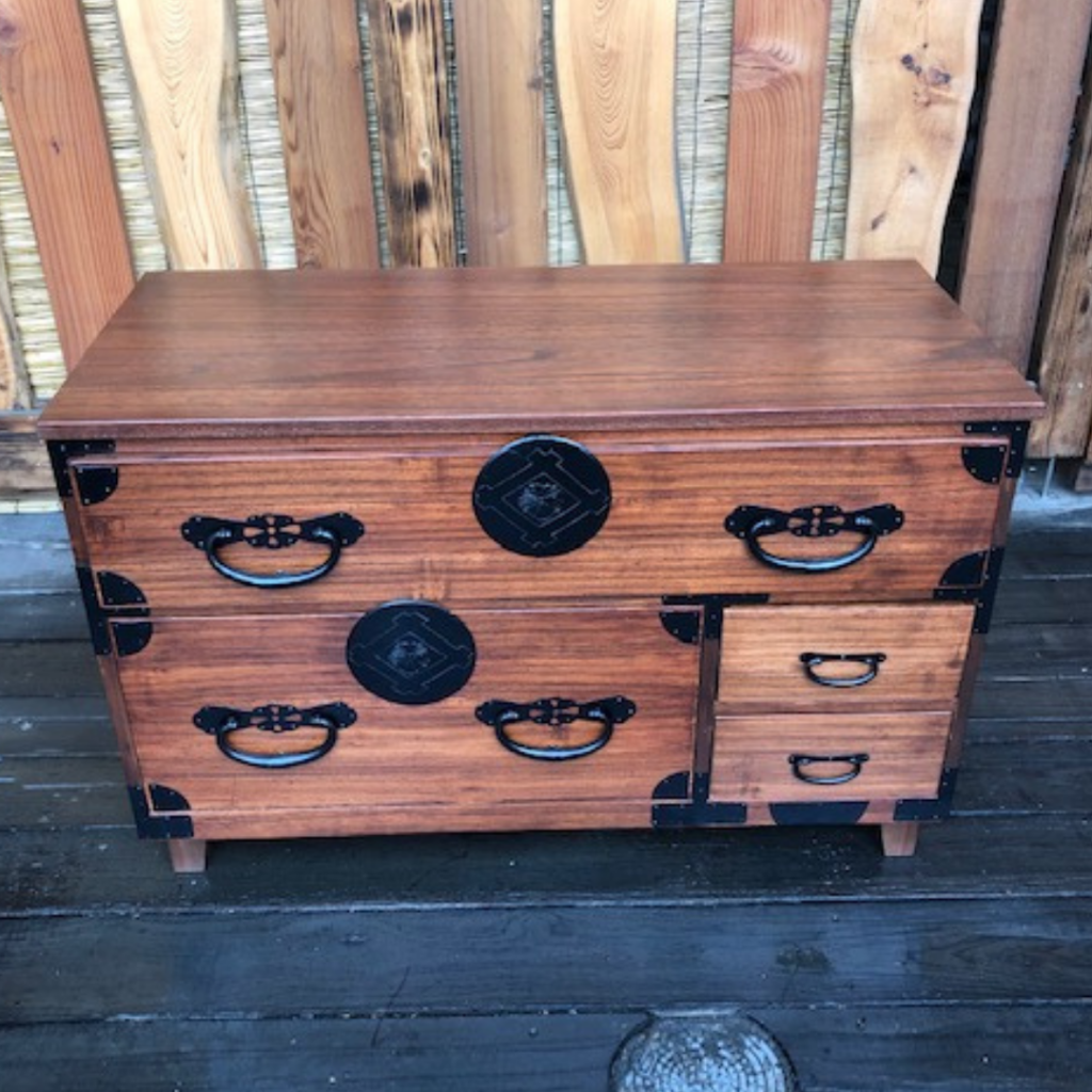 リメイク・二段重ねの桐ダンスから1段ずつのキャビネット（2つ目）：After